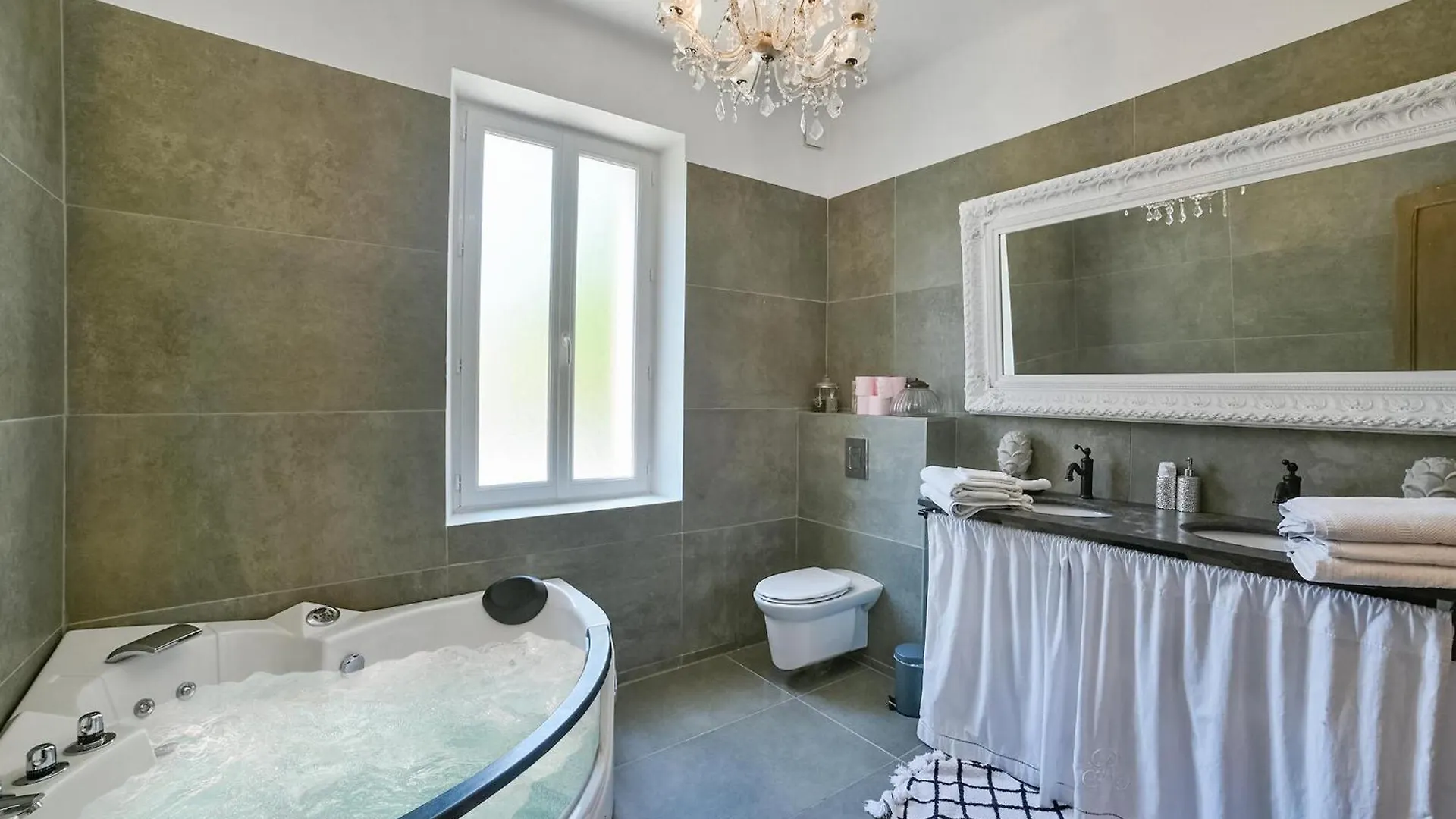 Holiday home Awesome Home In Vedene With Swimming Pool France