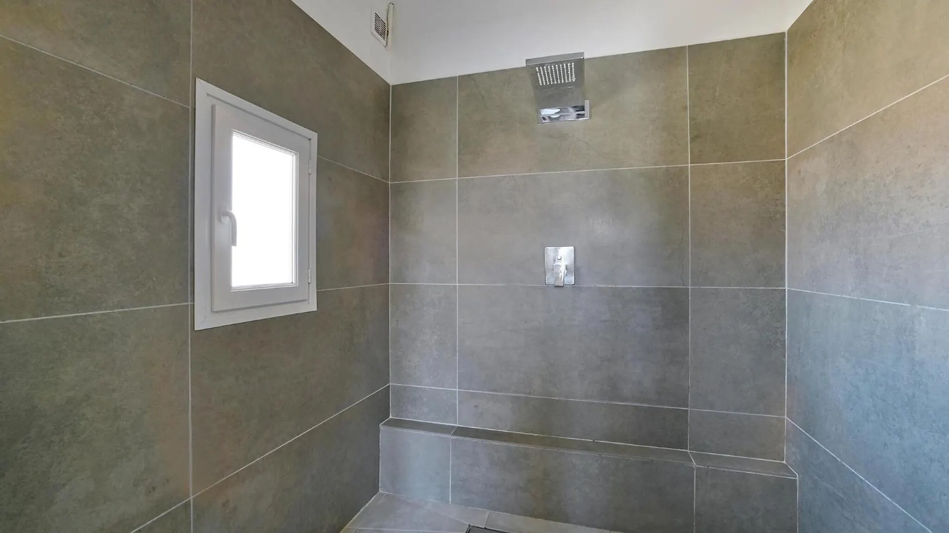 Awesome Home In Vedene With Swimming Pool