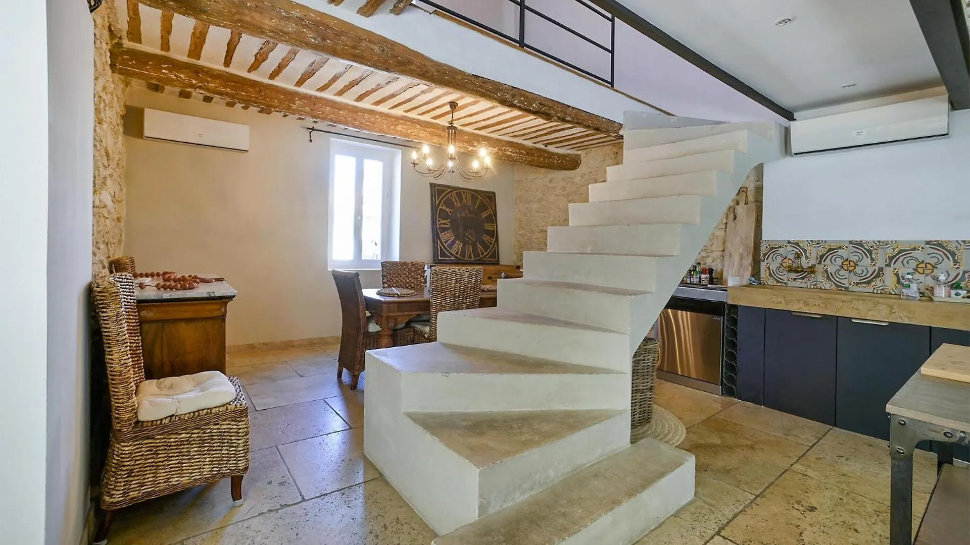 Awesome Home In Vedene With Swimming Pool Holiday home