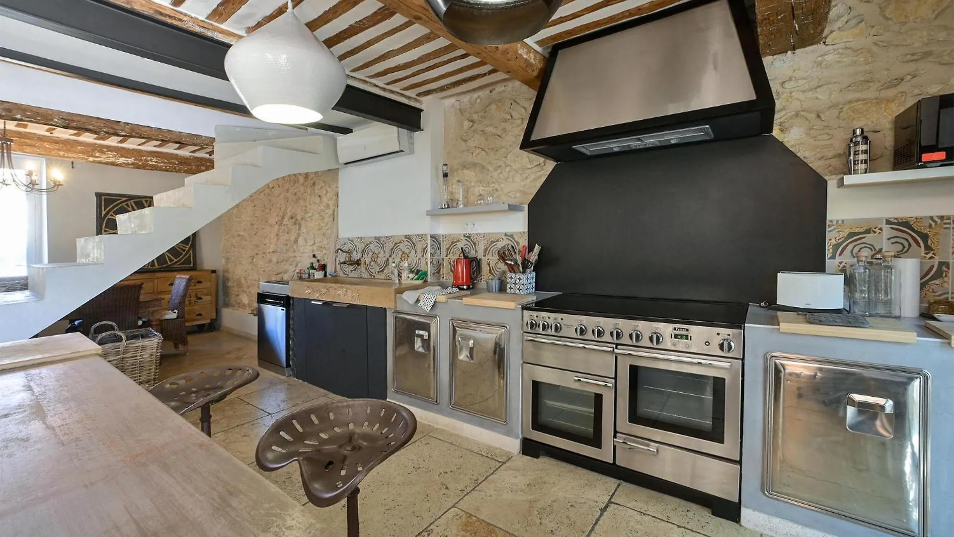 Awesome Home In Vedene With Swimming Pool Holiday home
