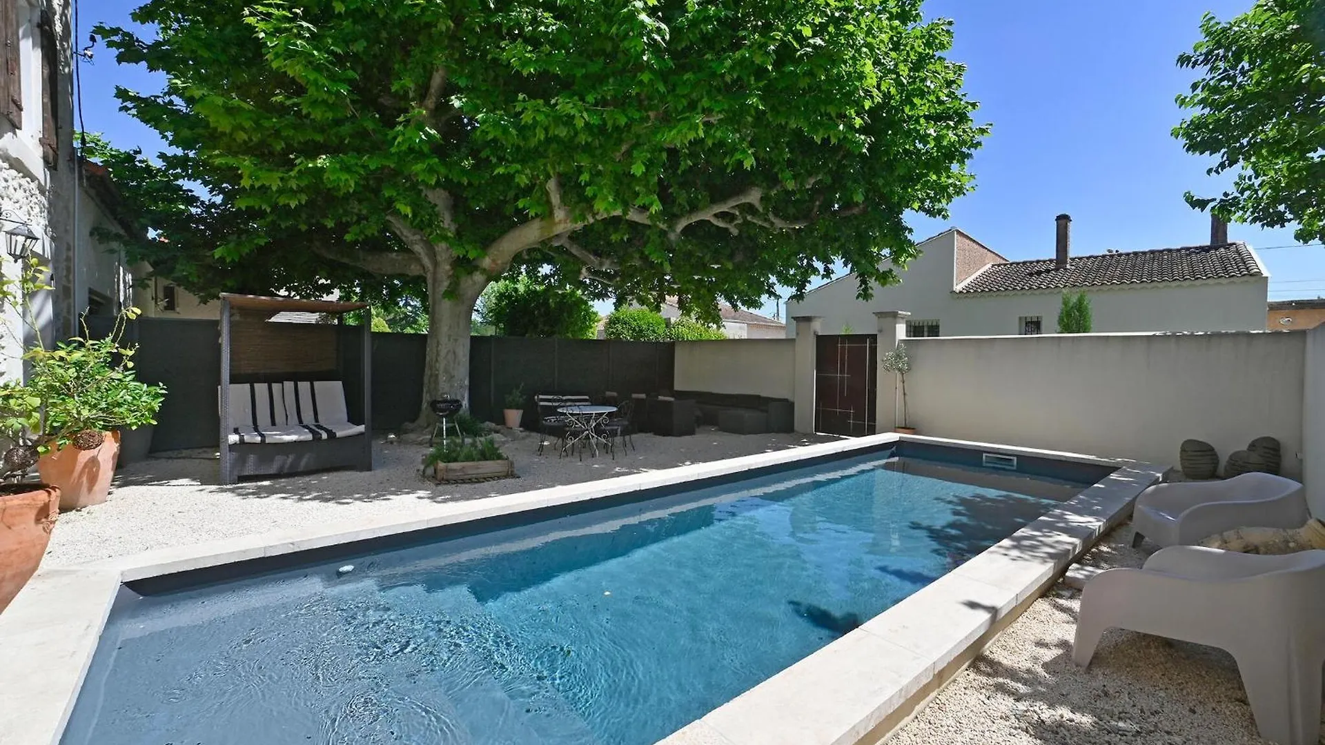 Awesome Home In Vedene With Swimming Pool France