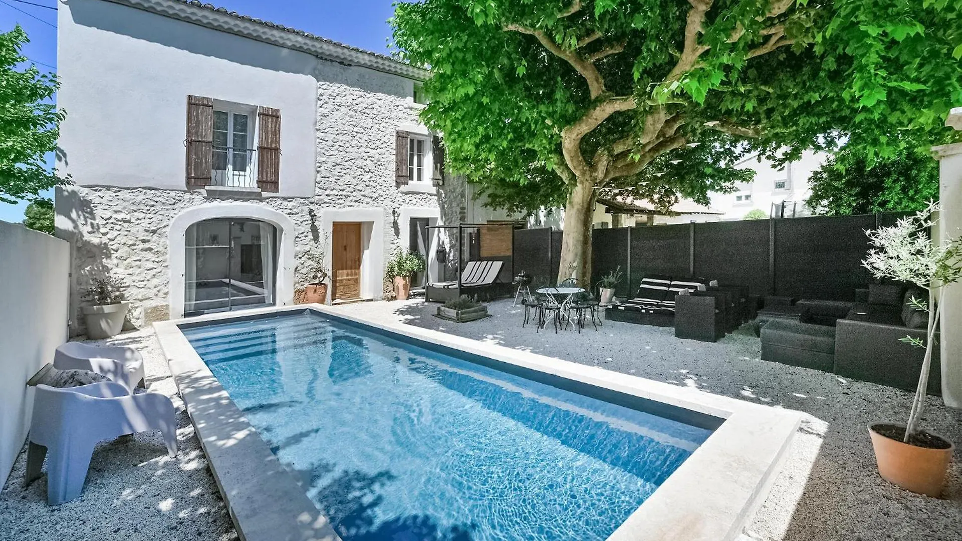 Awesome Home In Vedene With Swimming Pool contacts
