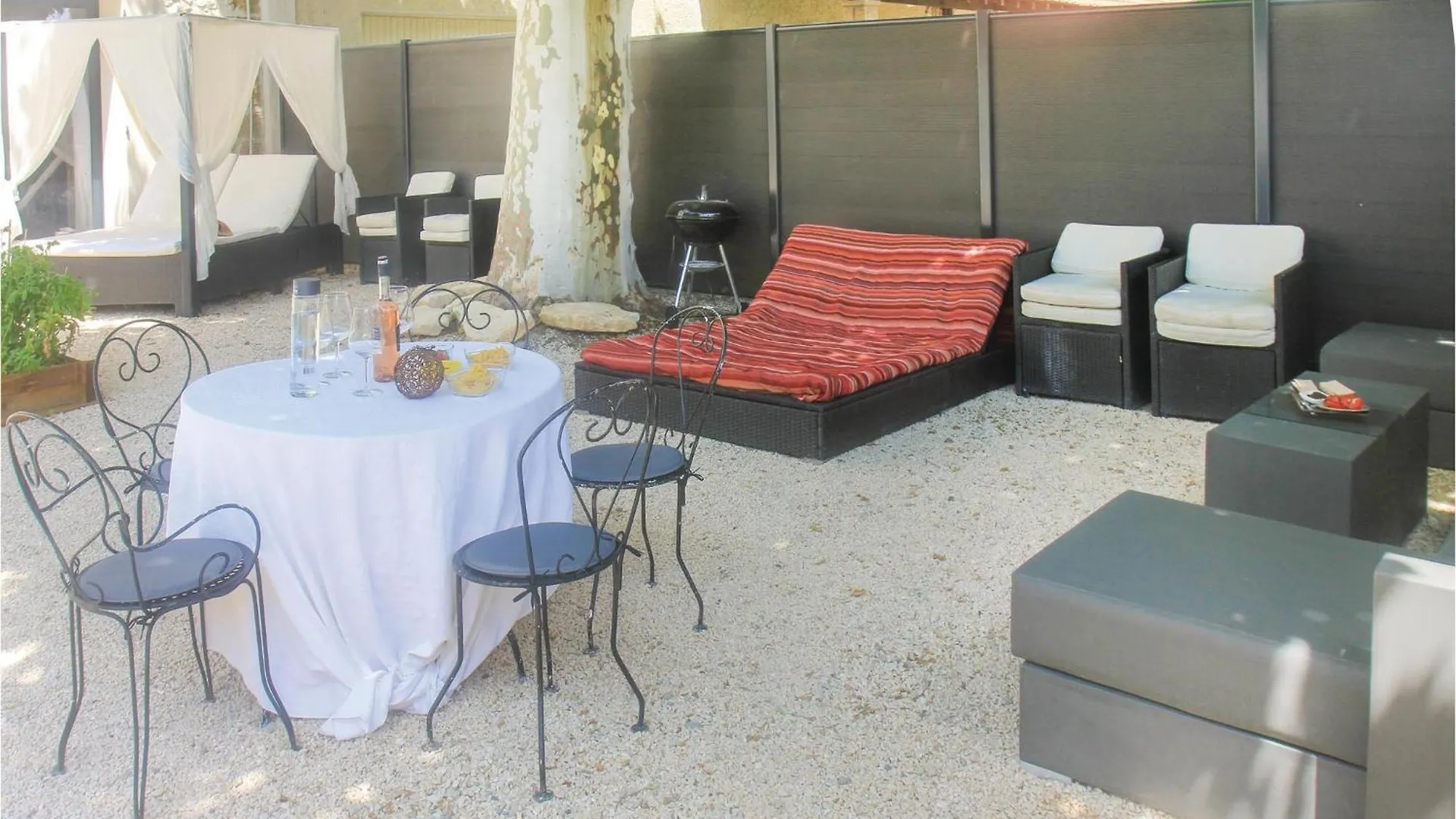 Awesome Home In Vedene With Swimming Pool 0*,