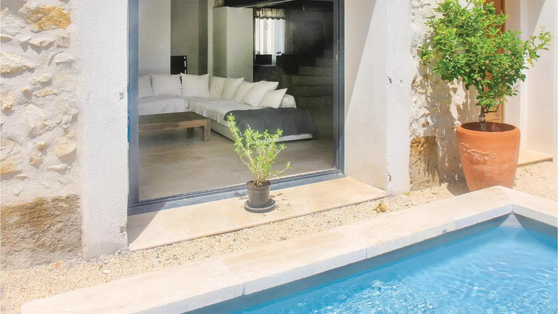 Awesome Home In Vedene With Swimming Pool Holiday home
