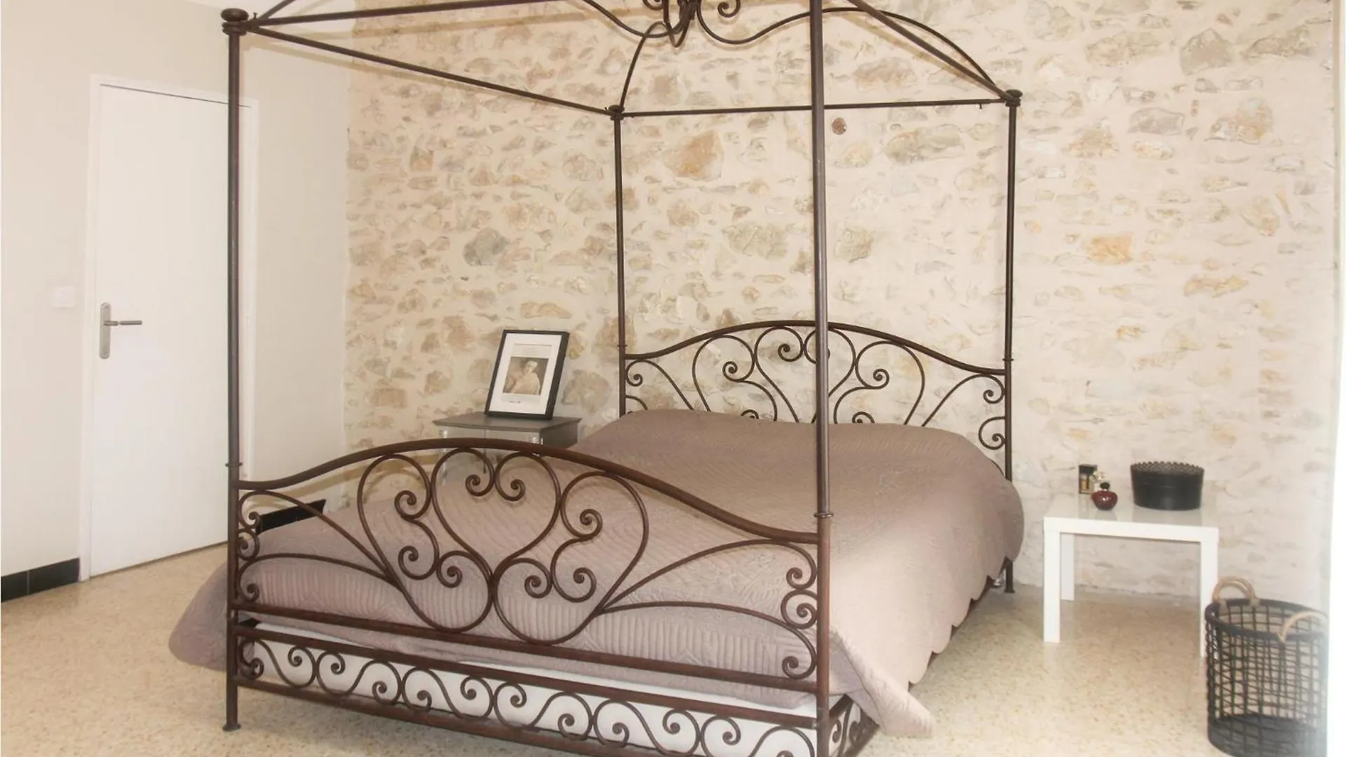 Awesome Home In Vedene With Swimming Pool