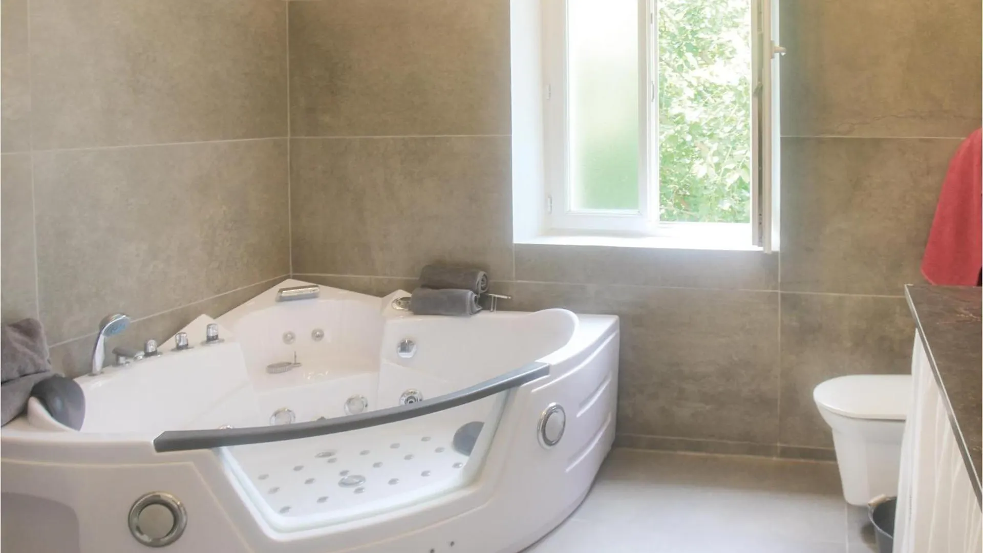 Holiday home Awesome Home In Vedene With Swimming Pool